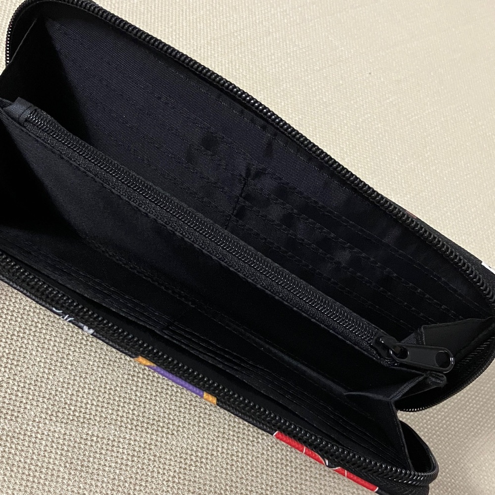 💐FRIENDS The TV Series Toss Designs Zip Around Wallet Black NWOT - Picture 4 of 6